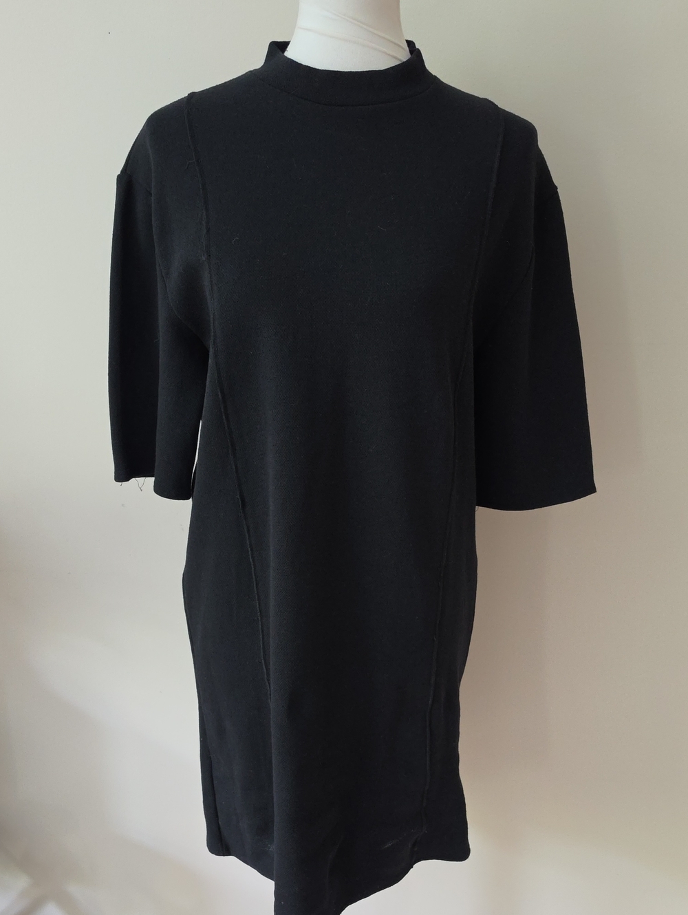 Zara Minimalist Black Short-Sleeve Midi Dress